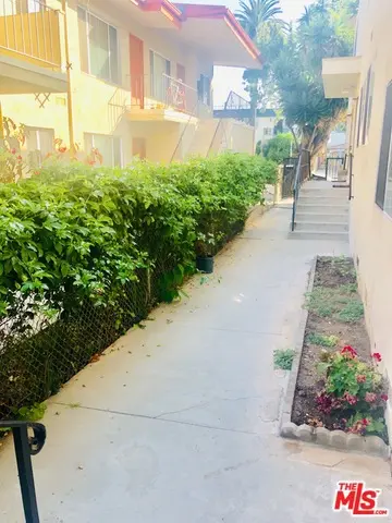 Condominium for rent at 1434 11TH Street 3, Santa Monica, CA featuring 2 beds and 1 bath