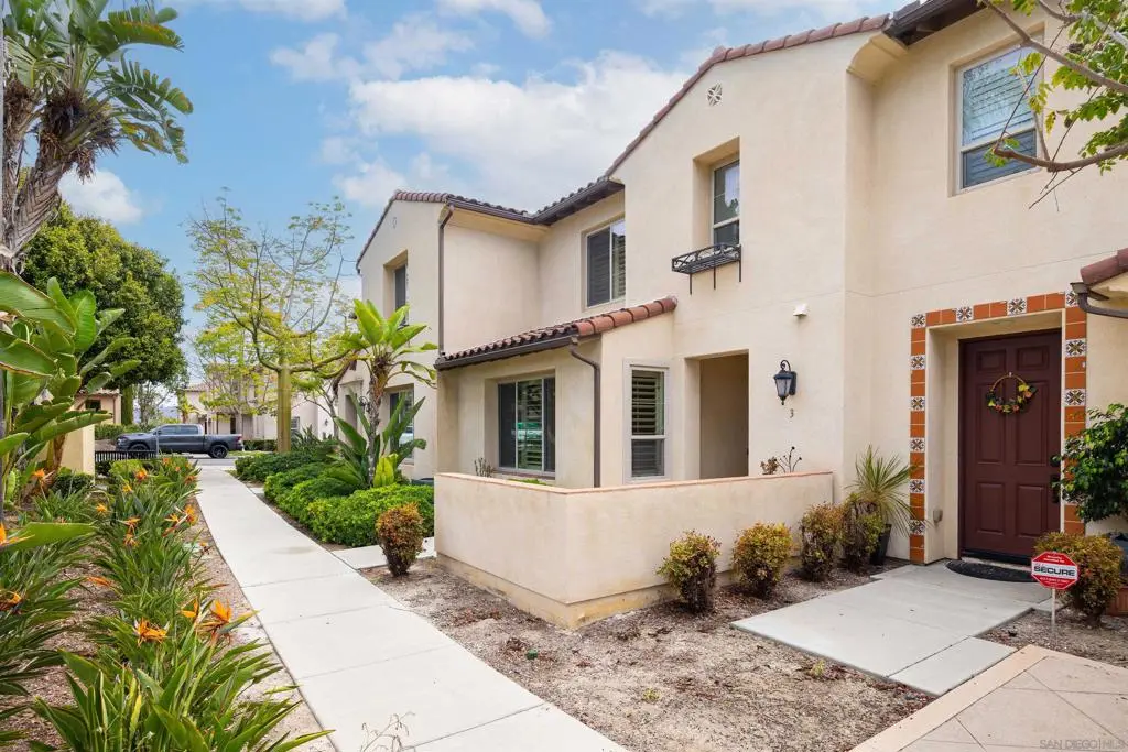 Residential Lease for rent at 2221 Capistrano Way 3, Chula Vista, San Diego County, CA featuring 3 beds and 3 baths