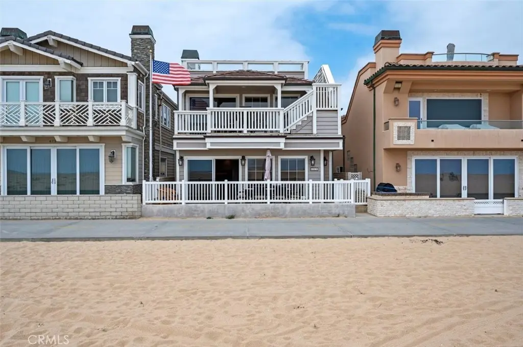 Single Family Residence for rent at 608 W Oceanfront, Newport Beach, CA featuring 3 beds and 3 baths