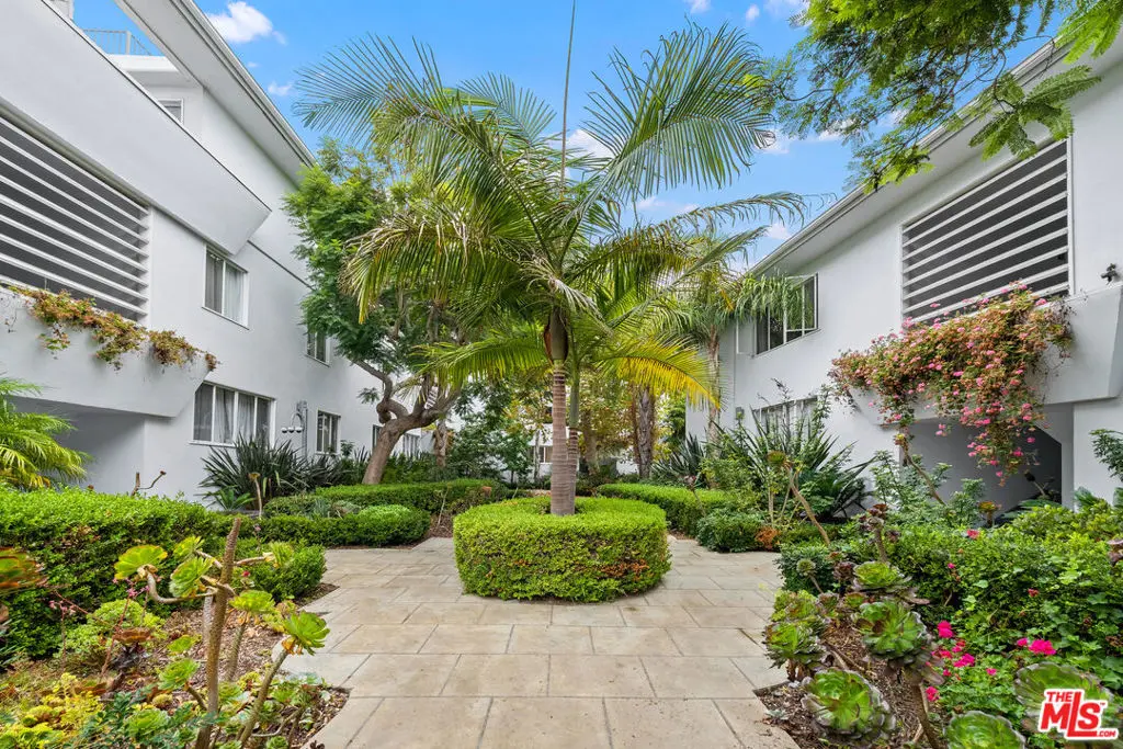 Condominium for rent at 134 San Vicente Blvd D, Santa Monica, CA featuring 1 bed and 1 bath