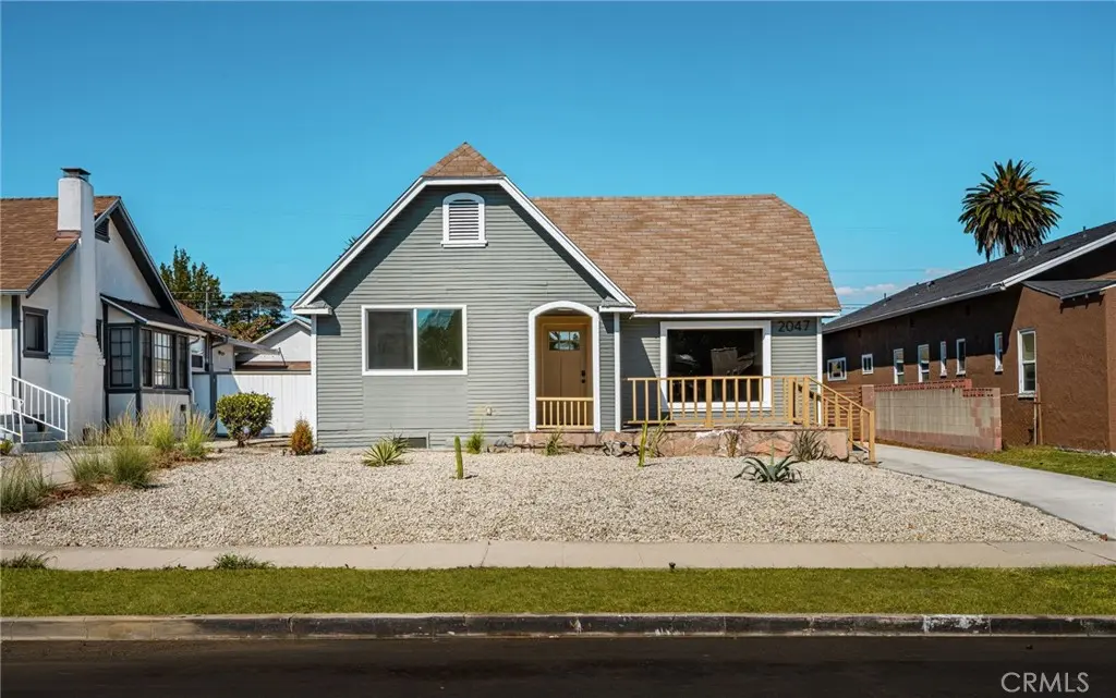 Single Family Residence for sale at 2047 W 78th Place, Los Angeles, CA featuring 3 beds and 2 baths