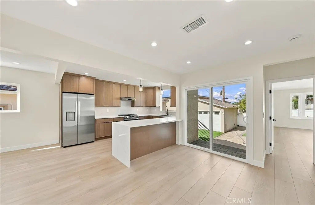 Single Family Residence for rent at 1063 E Orange Grove, Burbank, CA featuring 3 beds and 4 baths