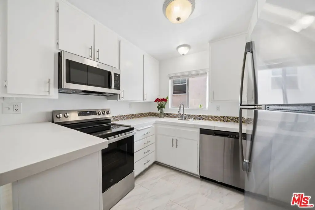Condominium for rent at 1028 7TH Street 102, Santa Monica, CA featuring 1 bed and 1 bath