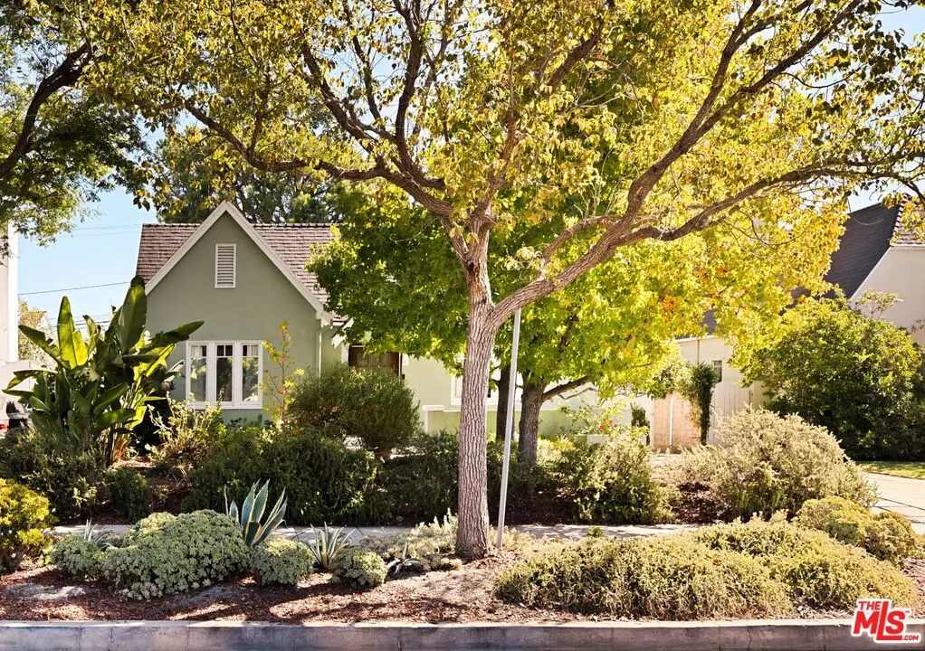 Single Family Residence for sale at 336 N Beachwood Drive, Los Angeles, CA featuring 3 beds and 2 baths