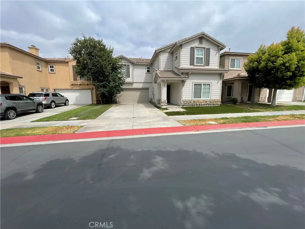 Single Family Residence for rent at 1251 Castledale, Riverside, CA featuring 3 beds and 3 baths