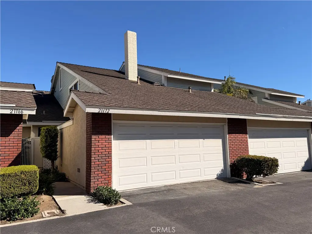 Townhouse for rent at 21172 Serra Vista, Lake Forest, CA featuring 3 beds and 3 baths