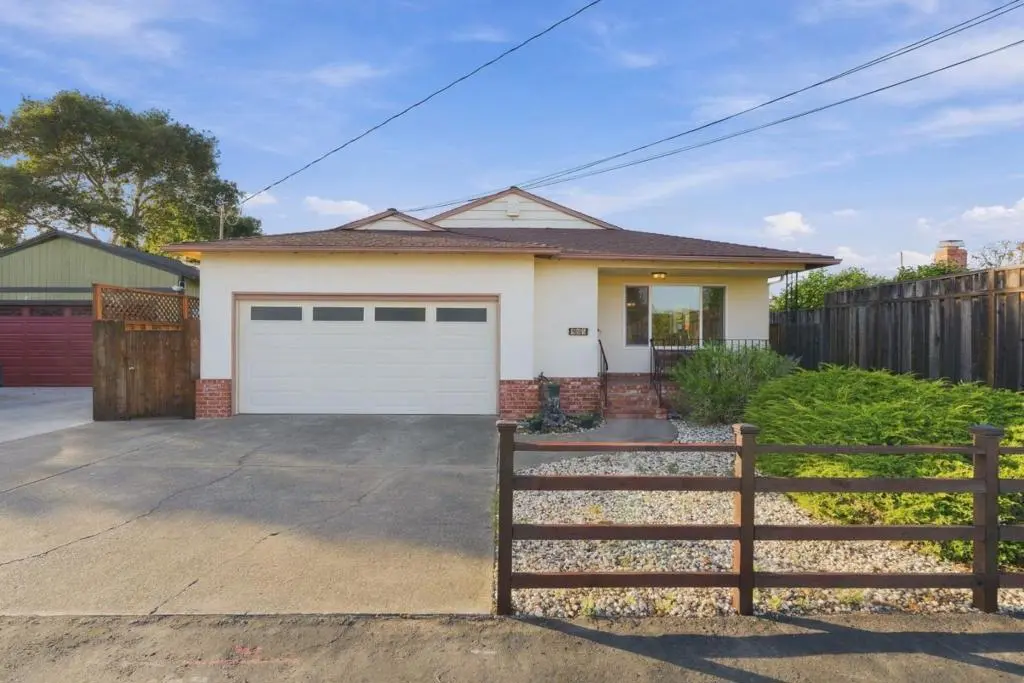 Single Family Residence for sale at 985 Market Street, Alameda, CA featuring 3 beds and 2 baths