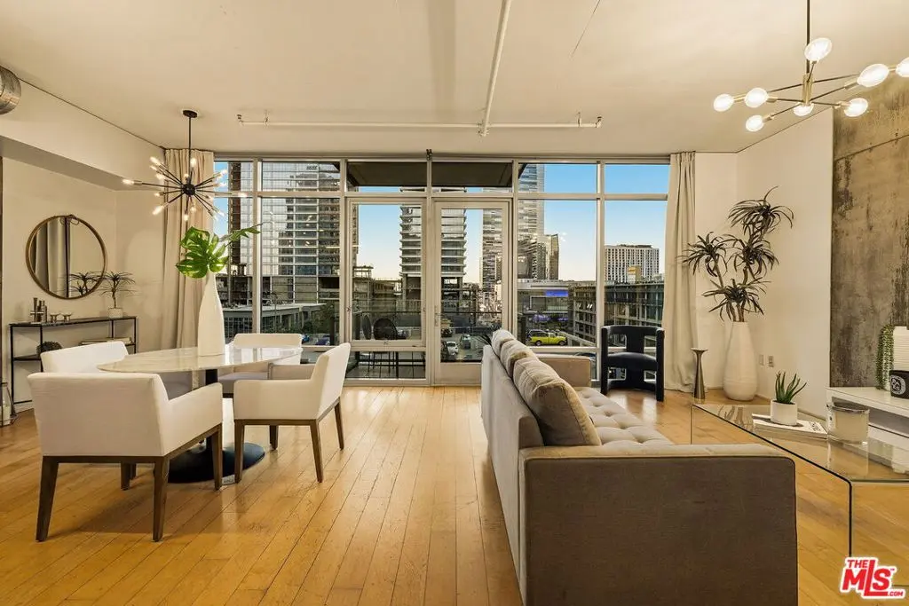 Condominium for sale at 1100 S Hope Street 814, Los Angeles, CA featuring 1 bed and 1 bath