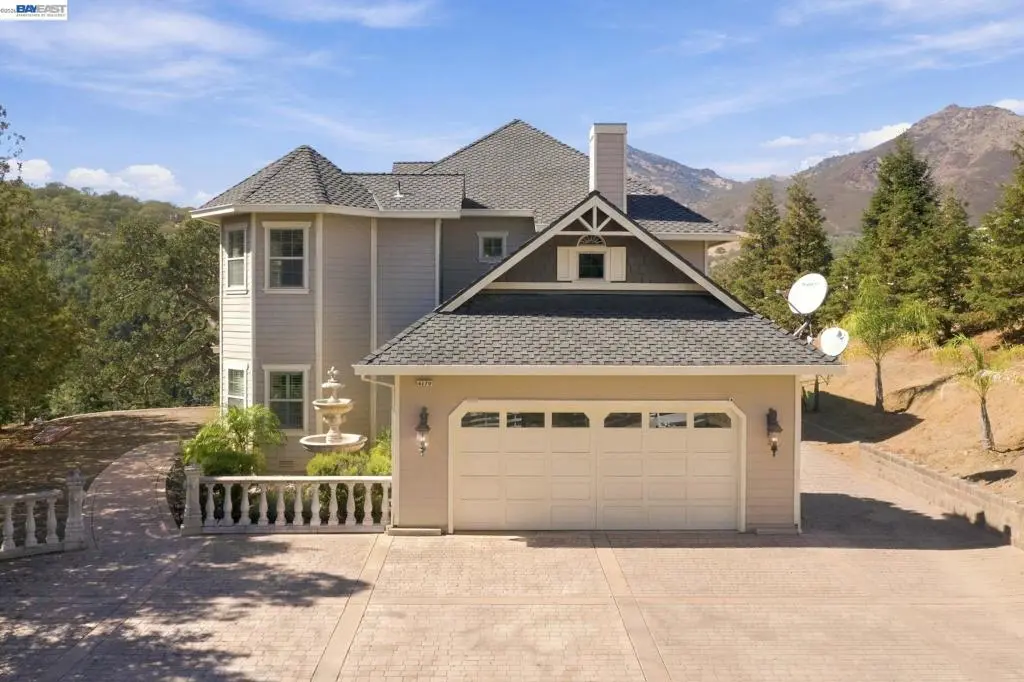 Single Family Residence for sale at 4270 Leon Dr, Clayton, CA featuring 4 beds and 3 baths