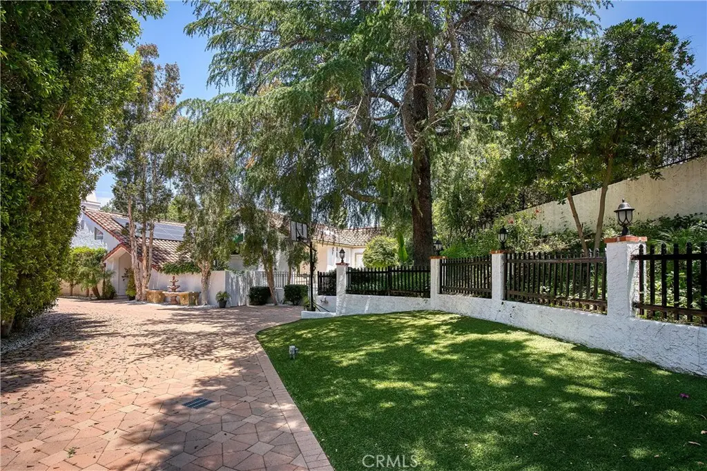 Single Family Residence for rent at 4414 Park Mallorca, Calabasas, CA featuring 5 beds and 5 baths