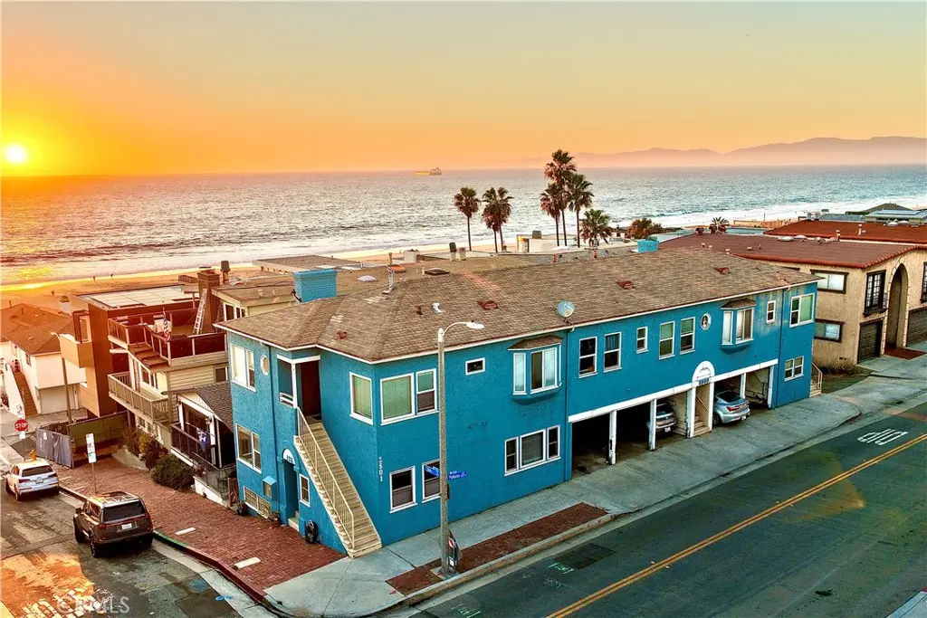 Apartment for sale at 123 28th Street, Manhattan Beach, CA