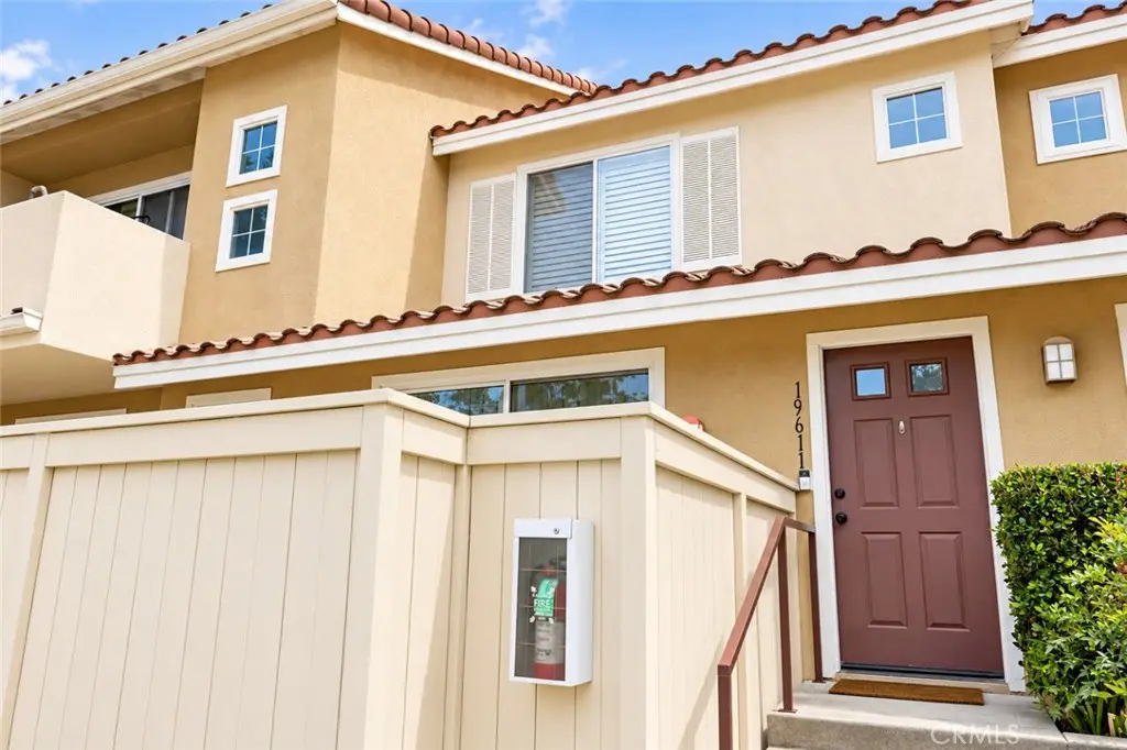 Condominium for rent at 19611 Agria, Lake Forest, CA featuring 2 beds and 3 baths