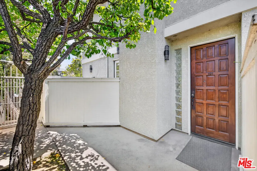 Condominium for rent at 1754 11th Street 101, Santa Monica, CA featuring 2 beds and 3 baths