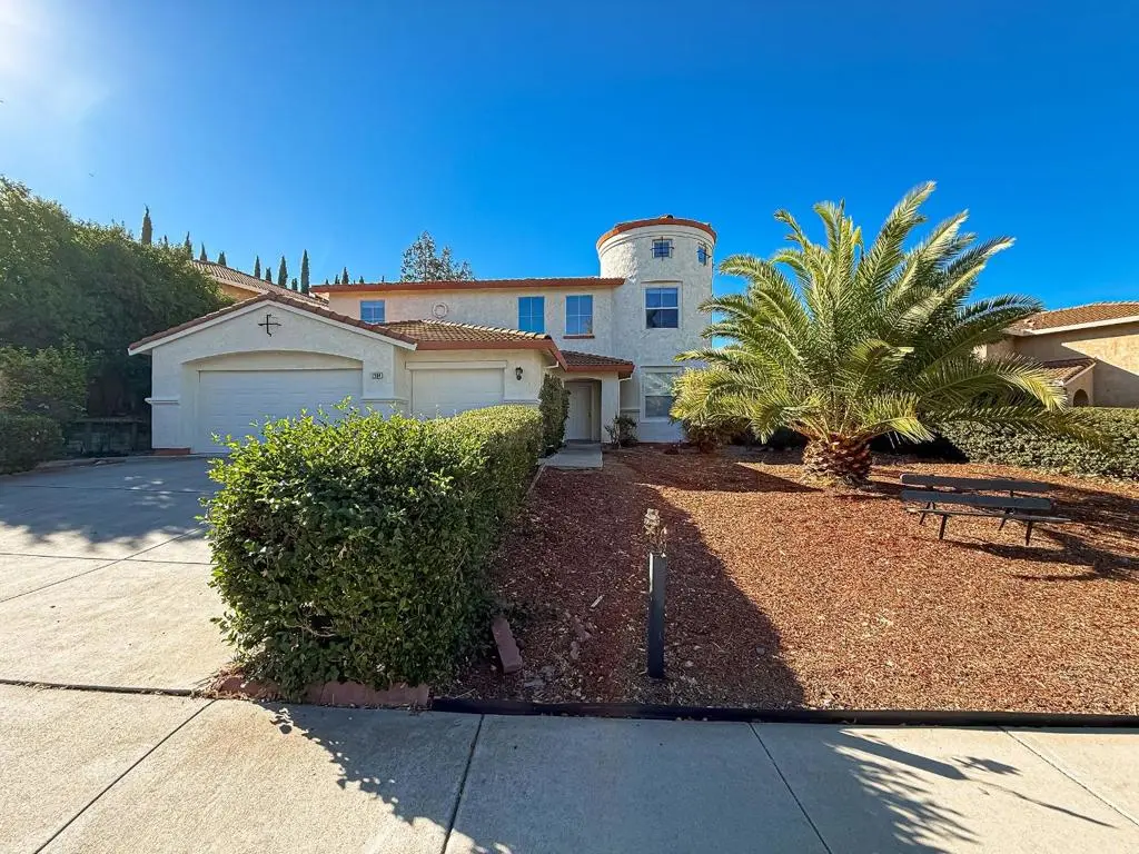 Residential Lease for rent at 1904 Badger Pass Way, Antioch, CA featuring 5 beds and 3 baths