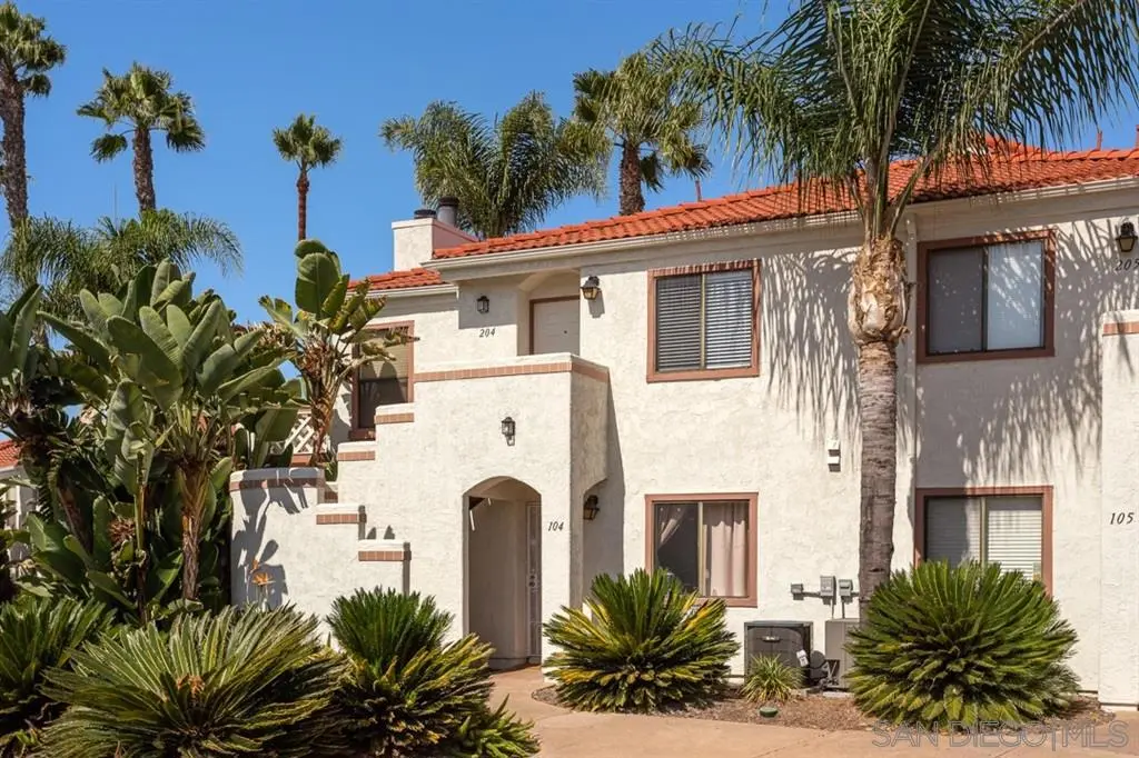 Residential Lease for rent at 9388 Twin Trails Dr 204, San Diego, San Diego County, CA featuring 3 beds and 2 baths