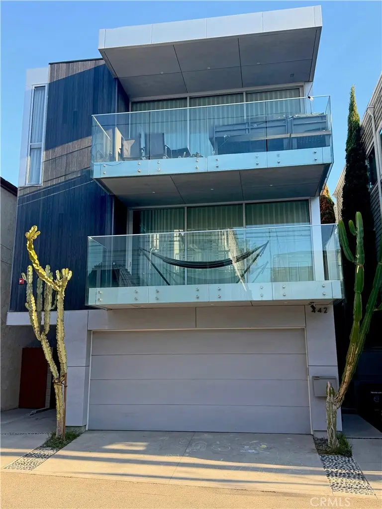 Townhouse for sale at 442 23rd Place, Manhattan Beach, CA featuring 4 beds and 4 baths