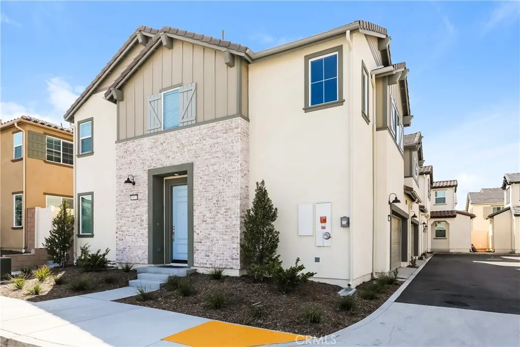 Single Family Residence for rent at 28113 Cookhouse Lane, Menifee, CA featuring 3 beds and 3 baths