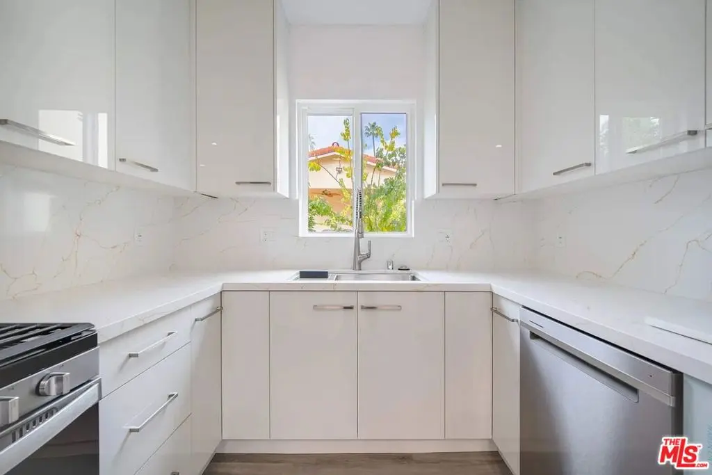 Single Family Residence for rent at 1350 Western Avenue A, Glendale, CA featuring 2 beds and 1 bath