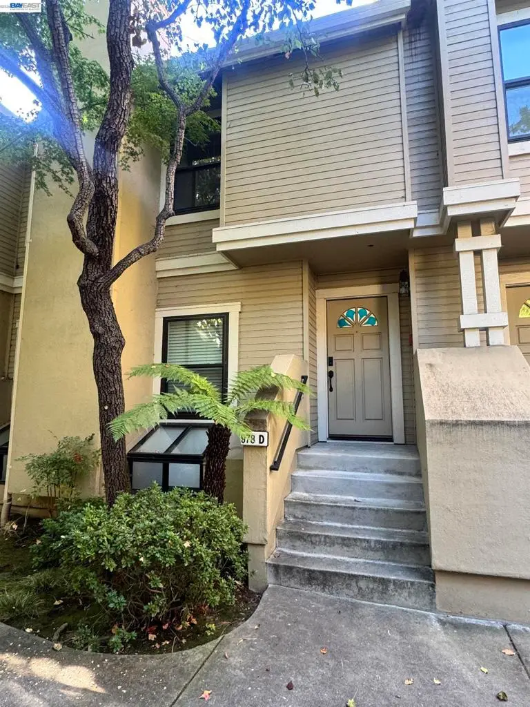 Townhouse for rent at 978 La Mesa Ter, Sunnyvale, CA featuring 3 beds and 3 baths