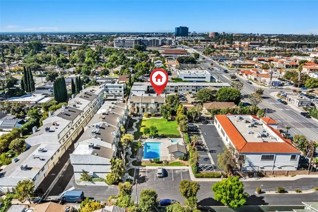 Condominium for sale at 428 W 1st Street, Tustin, CA featuring 2 beds and 3 baths