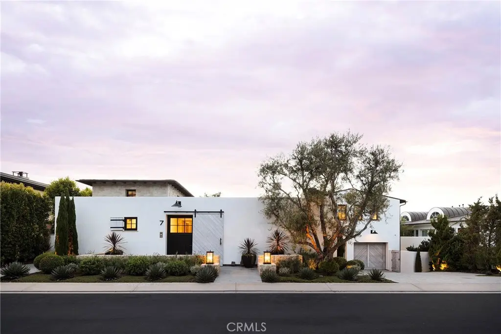 Single Family Residence for rent at 7 Seabreeze Terrace, Dana Point, CA featuring 6 beds and 8 baths