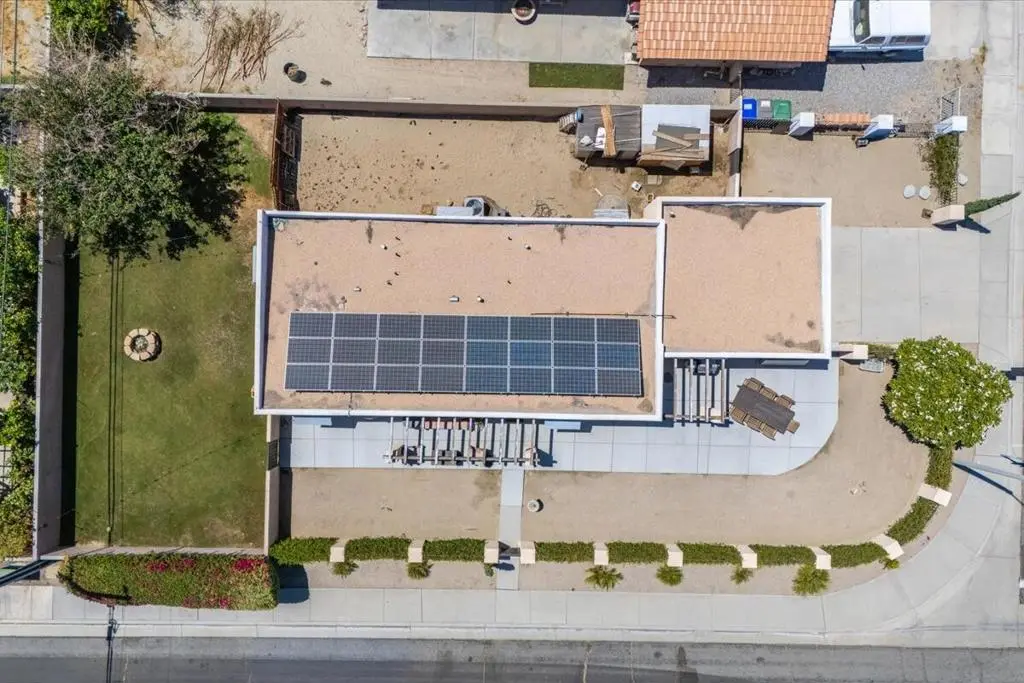Single Family Residence for sale at 31520 Avenida El Mundo, Cathedral City, CA featuring 3 beds and 2 baths