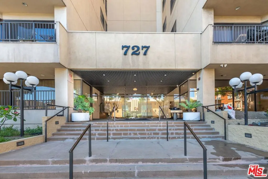 Condominium for sale at 727 S Ardmore Avenue 108, Los Angeles, CA featuring 2 beds and 2 baths