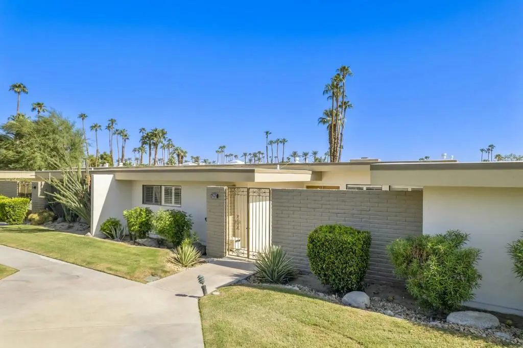 Condominium for rent at 75670 Calle Del Sur, Indian Wells, CA featuring 3 beds and 2 baths