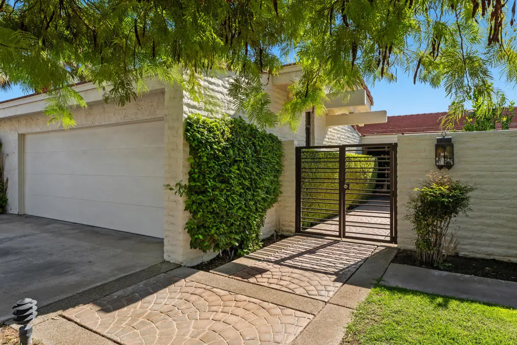 Single Family Residence for sale at 44830 Del Dios Circle, Indian Wells, CA featuring 3 beds and 3 baths