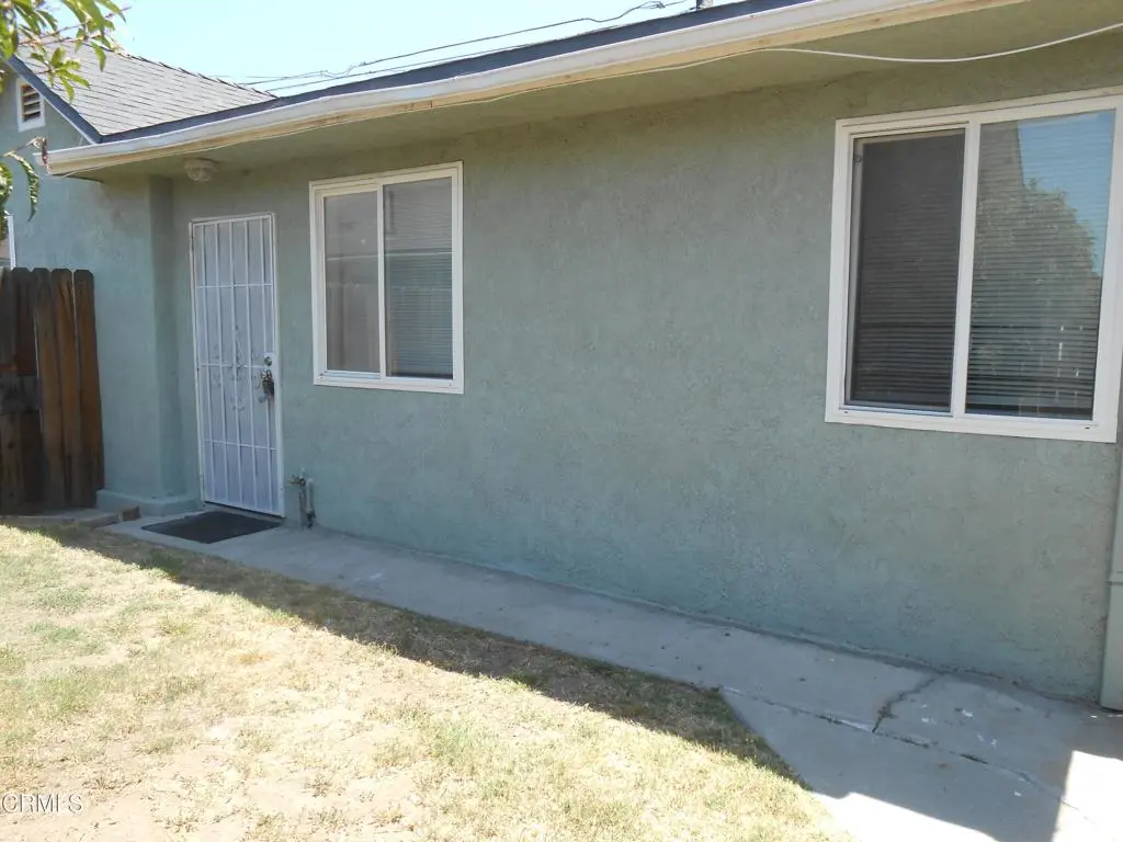 Residential Lease for rent at 225 Brett Way, Santa Paula, Ventura County, CA featuring 2 beds and 1 bath