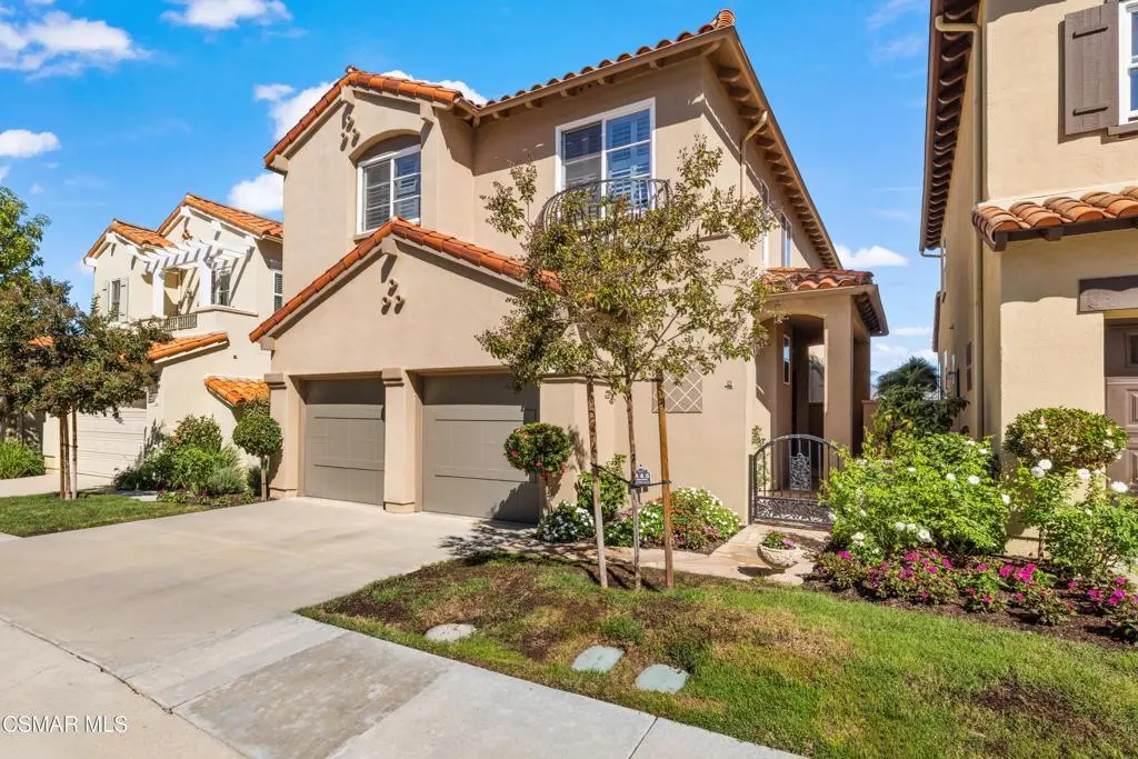 Condominium for sale at 927 Corte Augusta, Camarillo, CA featuring 4 beds and 3 baths