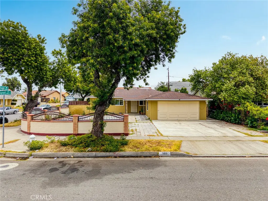 Single Family Residence for sale at 913 S Laurel, Santa Ana, CA featuring 4 beds and 2 baths