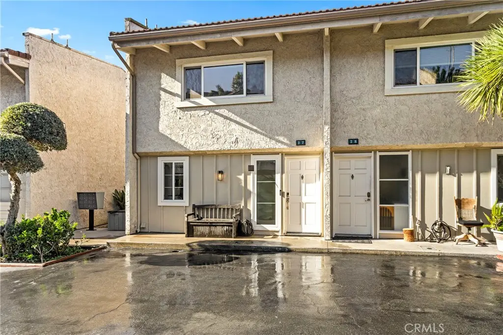 Townhouse for sale at 23821 Hillhurst Dr 27, Laguna Niguel, CA featuring 2 beds and 3 baths