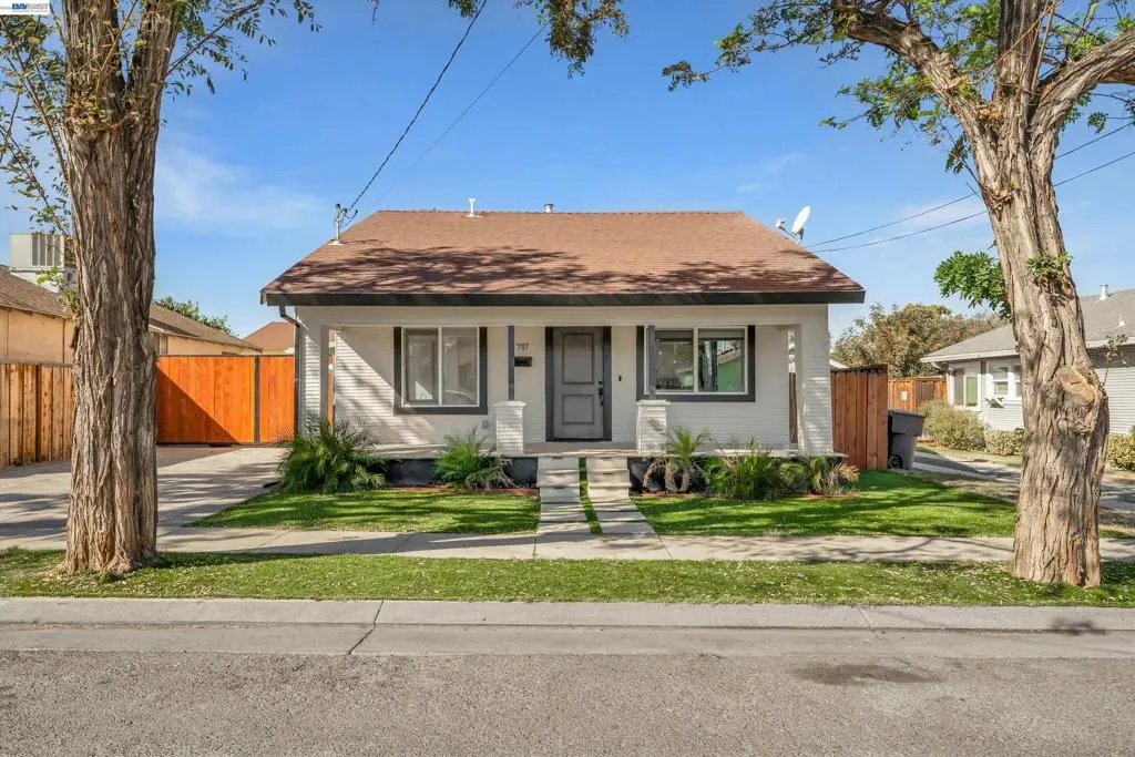 Single Family Residence for sale at 717 Metcalf Ct, Tracy, CA featuring 2 beds and 1 bath