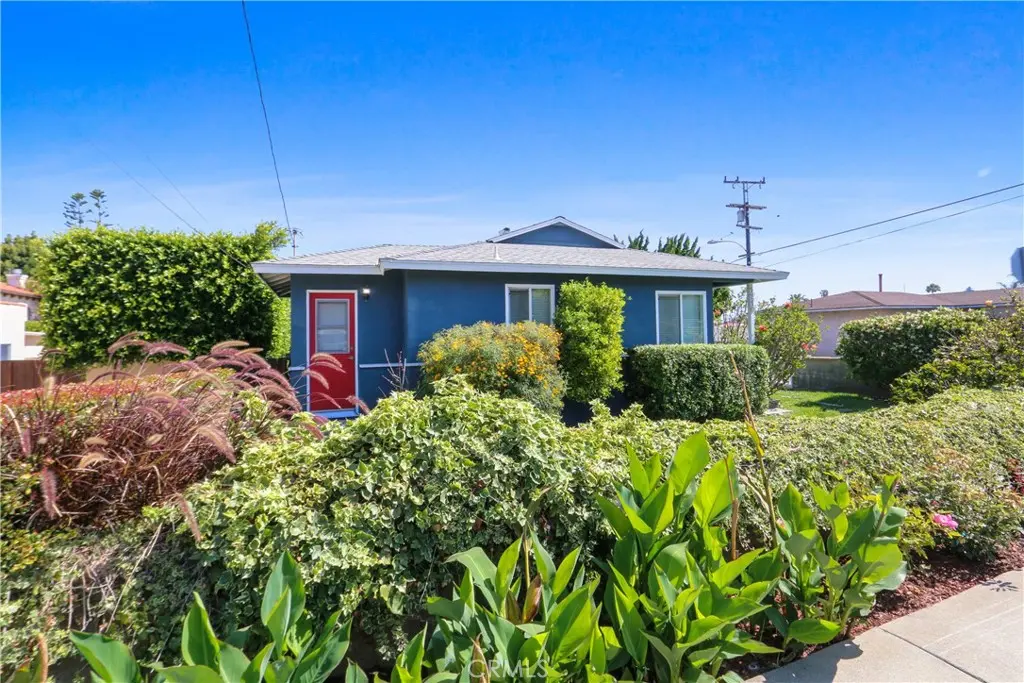 Single Family Residence for rent at 1719 Marshallfield Lane, Redondo Beach, CA featuring 3 beds and 2 baths