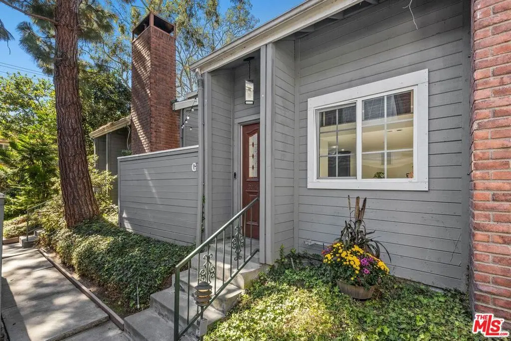 Condominium for sale at 1917 Nelson Avenue G, Redondo Beach, CA featuring 2 beds and 3 baths