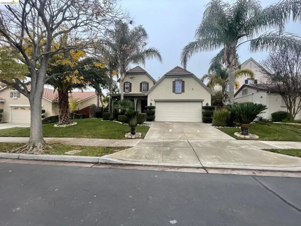 Single Family Residence for rent at 697 Canmore Ct, Brentwood, CA featuring 4 beds and 3 baths