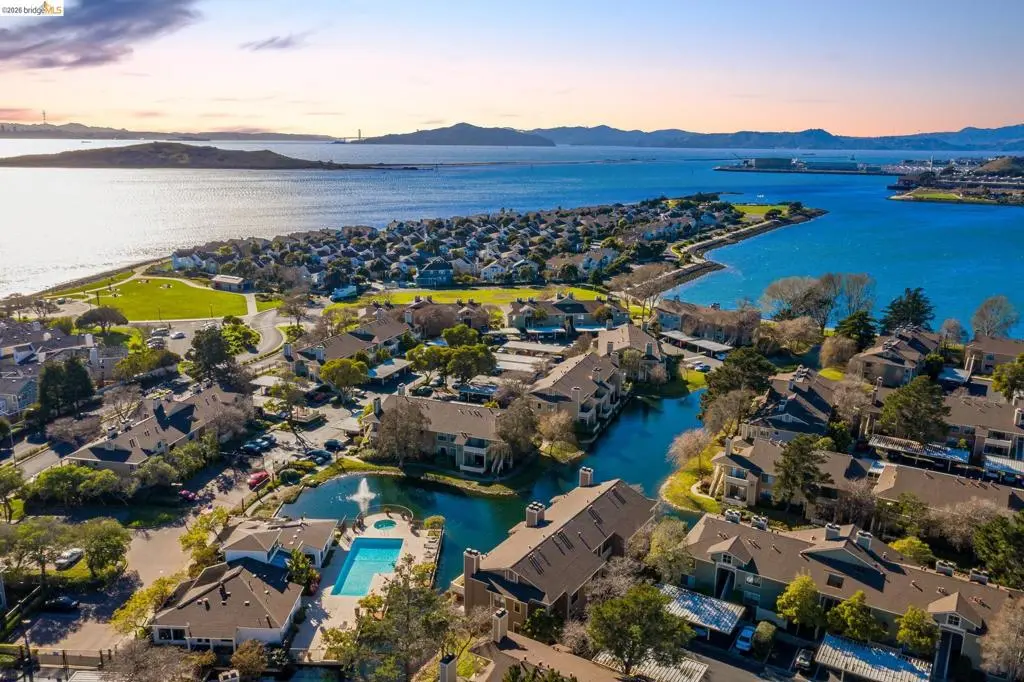Condominium for sale at 159 Lakeshore Ct, Richmond, CA featuring 1 bed and 1 bath