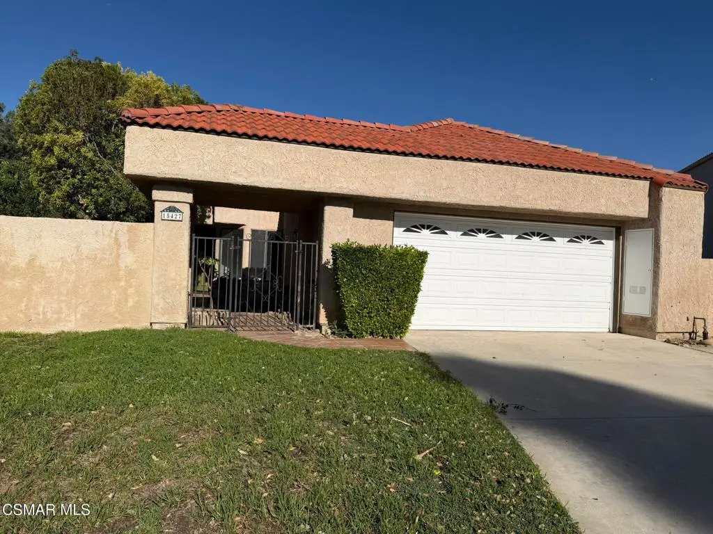 Residential Lease for rent at 15427 Kernvale Avenue, Moorpark, Ventura County, CA featuring 3 beds and 2 baths