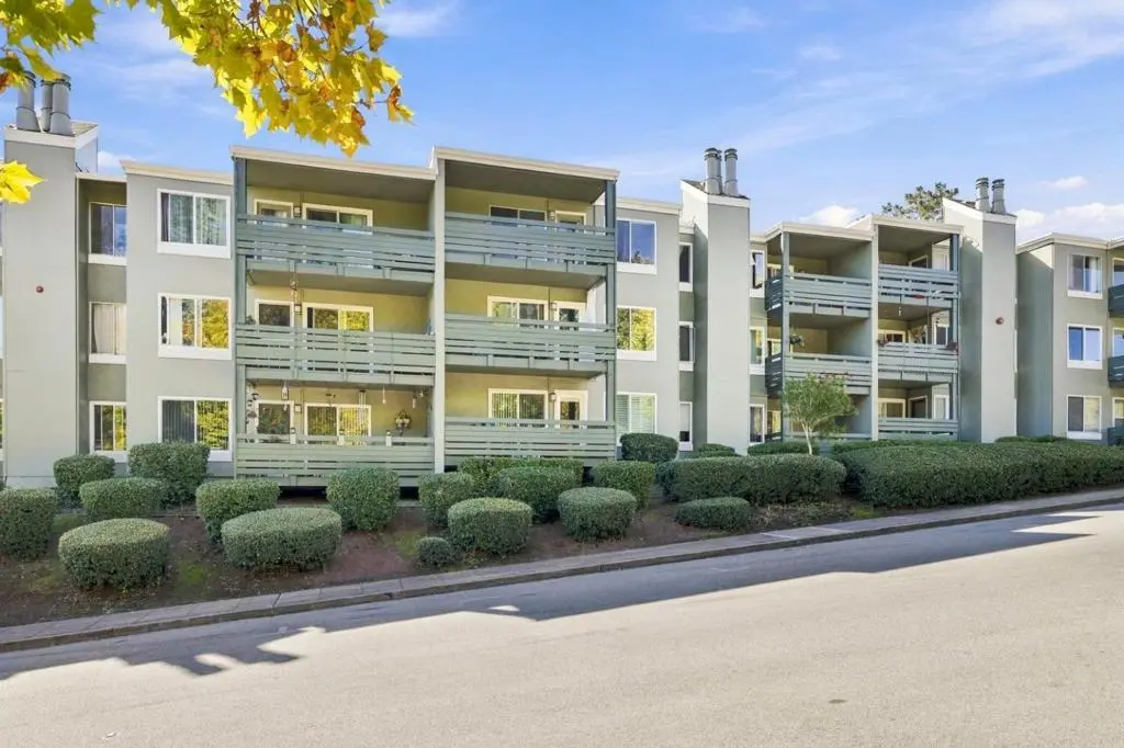 Condominium for sale at 4004 Farm Hill Boulevard 103, Redwood City, CA featuring 2 beds and 1 bath