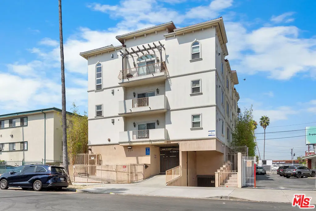 Condominium for sale at 309 S Mariposa Avenue 101, Los Angeles, CA featuring 2 beds and 3 baths