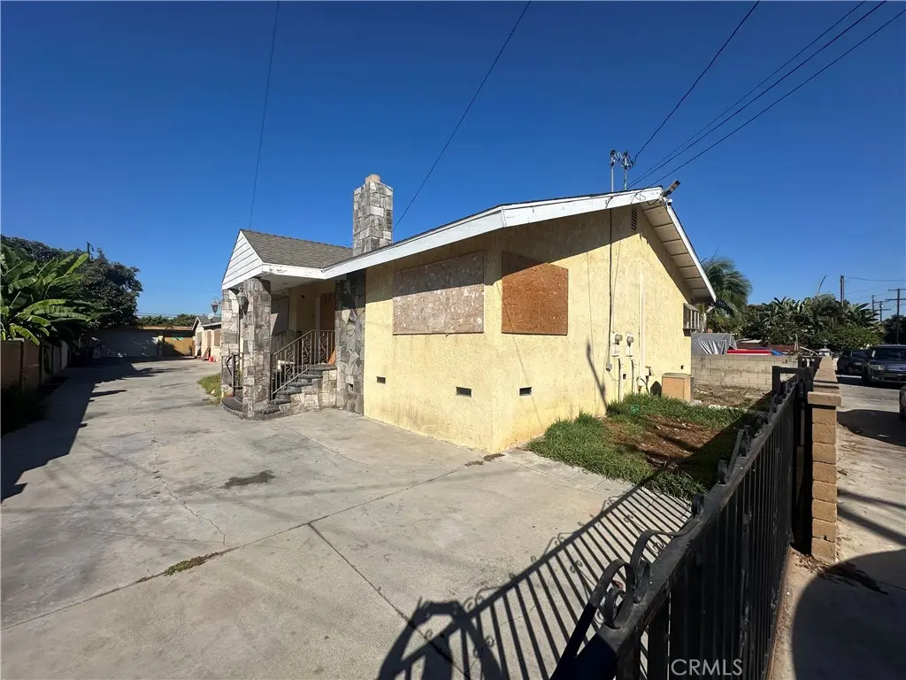 Single Family Residence for sale at 15602 Newhope, Santa Ana, CA featuring 5 beds and 3 baths