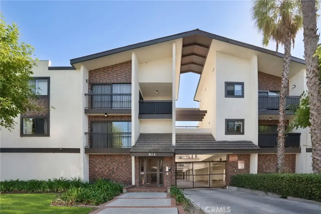 Apartment for rent at 814 E Windsor Road 208, Glendale, CA featuring 2 beds and 2 baths