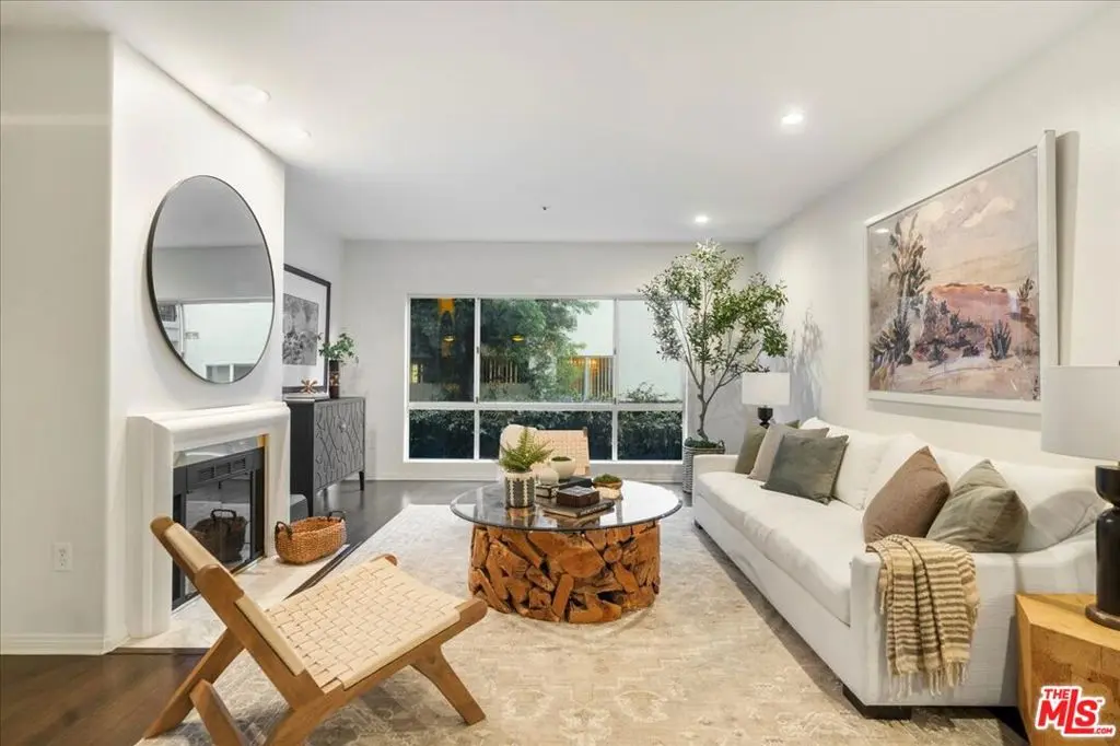 Condominium for sale at 11855 Goshen Avenue 104, Los Angeles, CA featuring 2 beds and 3 baths
