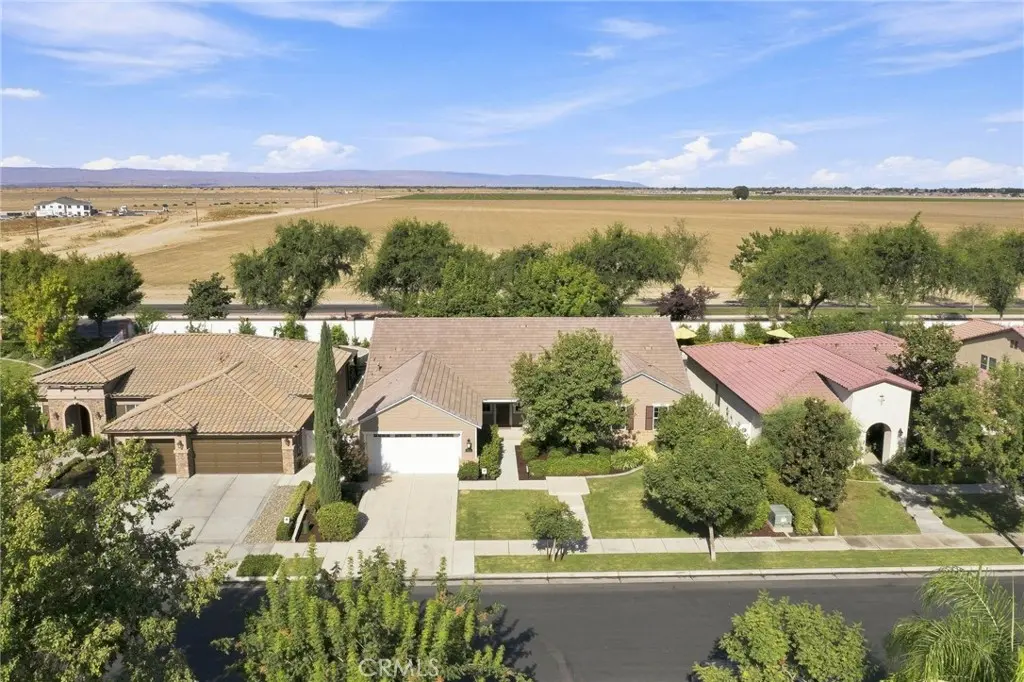 Single Family Residence for sale at 3113 Barrowby, Bakersfield, CA featuring 3 beds and 3 baths