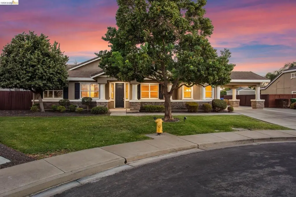 Single Family Residence for sale at 636 Ward Creek Ct, Brentwood, CA featuring 4 beds and 3 baths