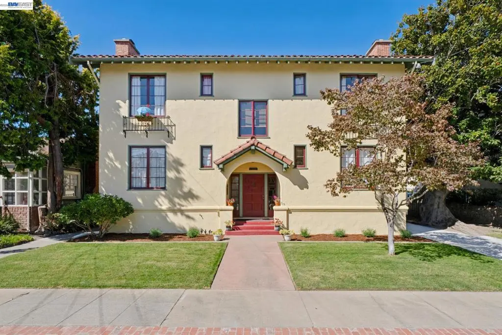Quadruplex for sale at 1525 Chestnut St, Alameda, CA