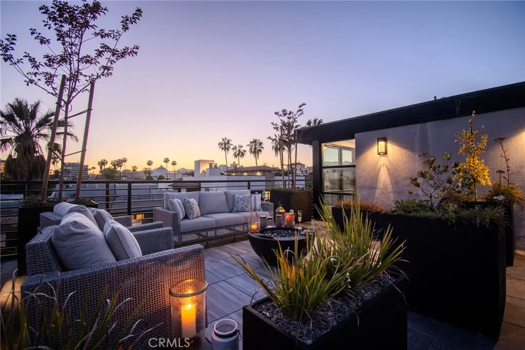 Condominium for rent at 150 S Oak Knoll Avenue 205, Pasadena, CA featuring 2 beds and 2 baths