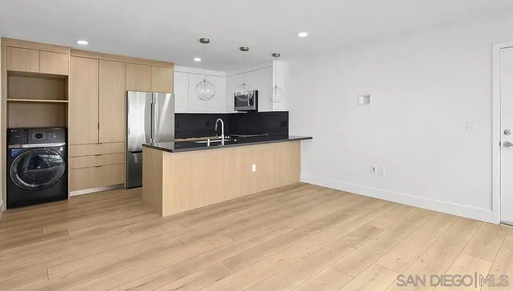 Residential Lease for rent at 1534 Diamond St 8, San Diego, San Diego County, CA featuring 1 bed and 1 bath