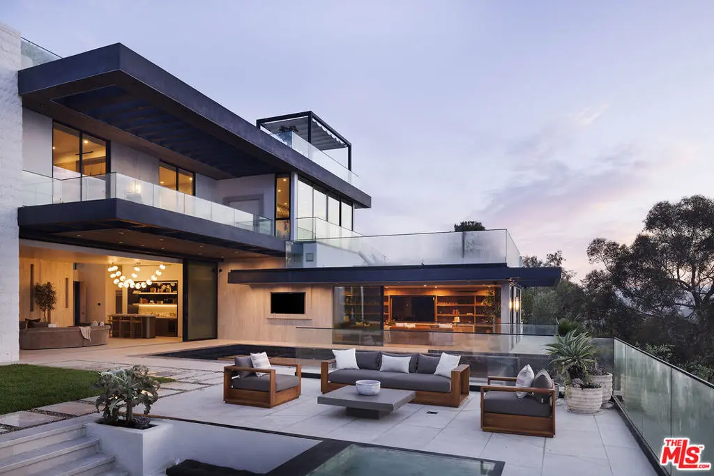 Single Family Residence for sale at 10850 Portofino Place, Los Angeles, CA featuring 4 beds and 7 baths